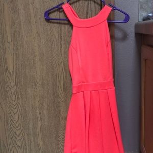 Dress with bow in the back